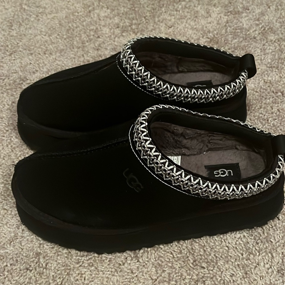 Uggs Tazz black slippers